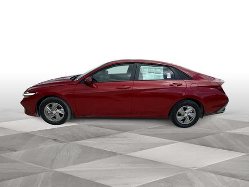 Used 2025 Hyundai Elantra SE FWD image 5