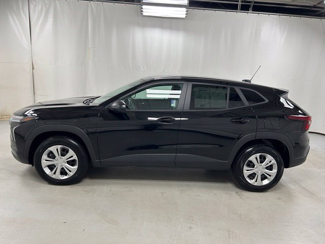 Used 2024 Chevrolet Trax LS w/ Driver Confidence Package FWD image 8