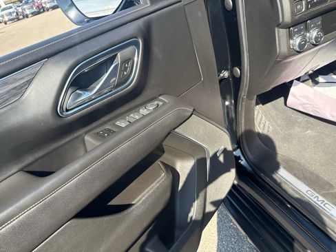 Used 2023 GMC Yukon XL SLT AWD/4WD image 13