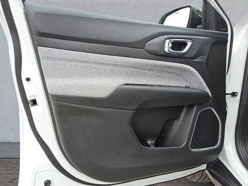 New 2026 Jeep Compass Latitude image 17