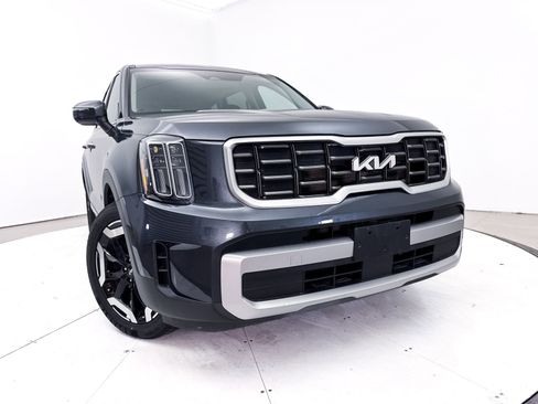 Used 2023 Kia Telluride S FWD image 6