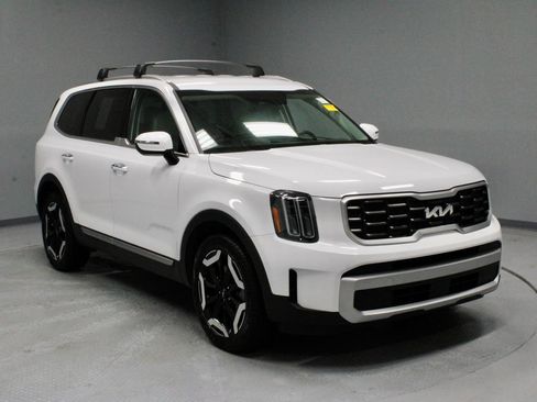 Used 2024 Kia Telluride S AWD/4WD image 1