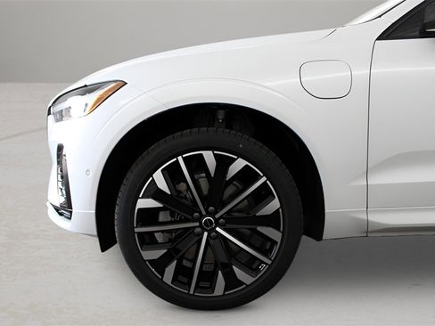 New 2026 Volvo XC60 T8 Ultra w/ Protection Package Premier image 28