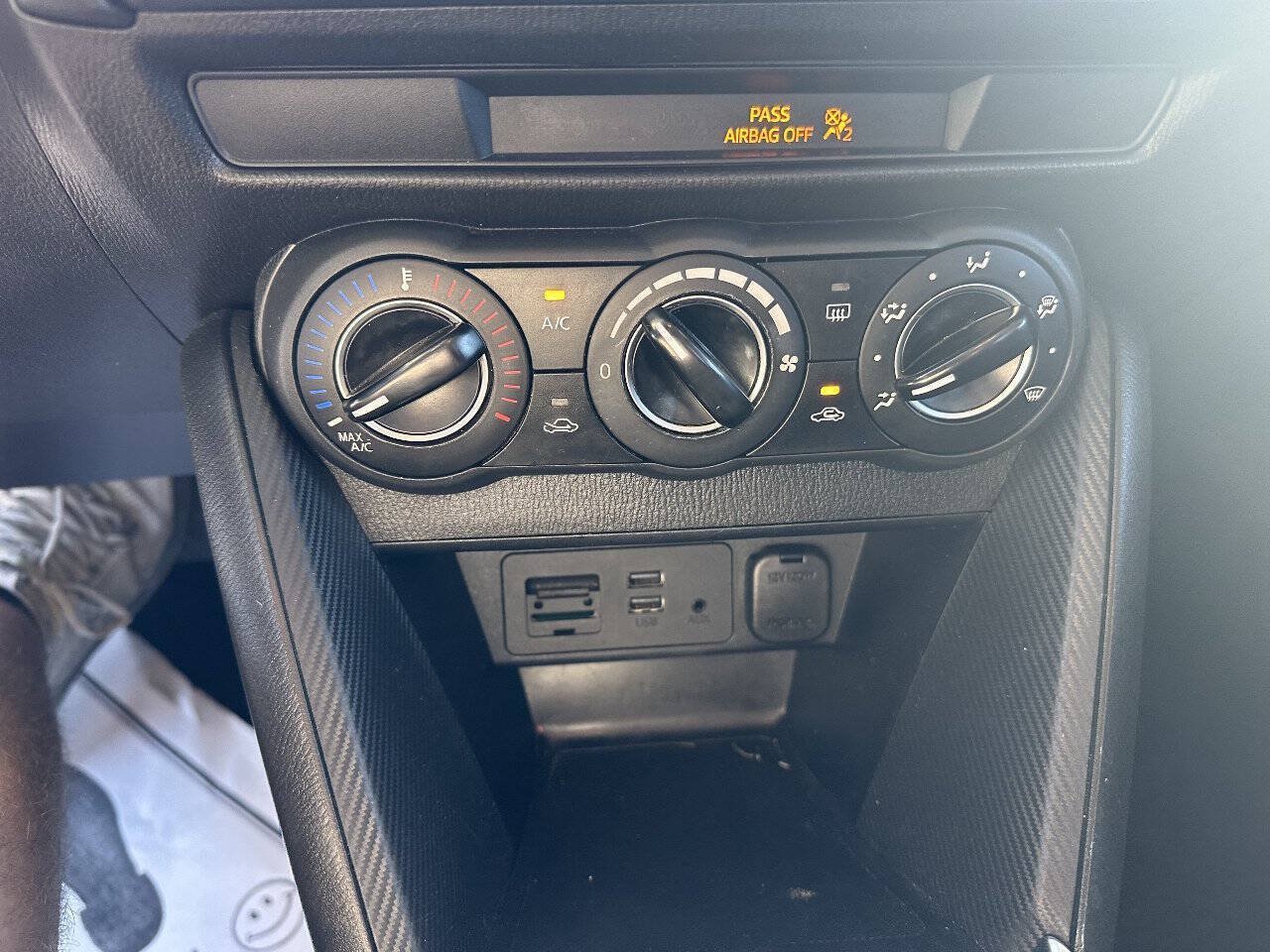 Used 2019 Toyota Yaris LE FWD image 10