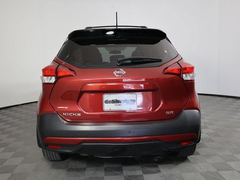 Used 2019 Nissan Kicks SR w/ SR Premium Package FWD image 3