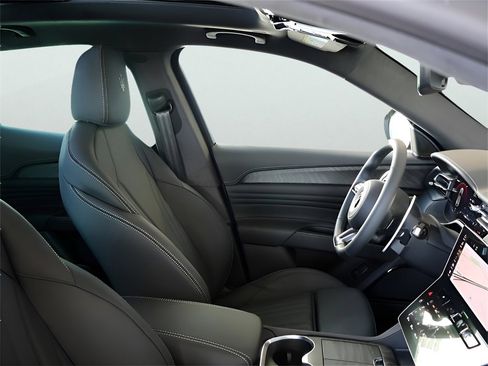 New 2025 Maserati Grecale Modena image 10