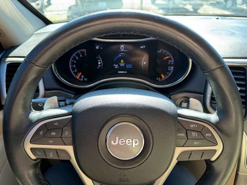 Used 2017 Jeep Grand Cherokee Laredo w/ Quick Order Package 2BE image 25