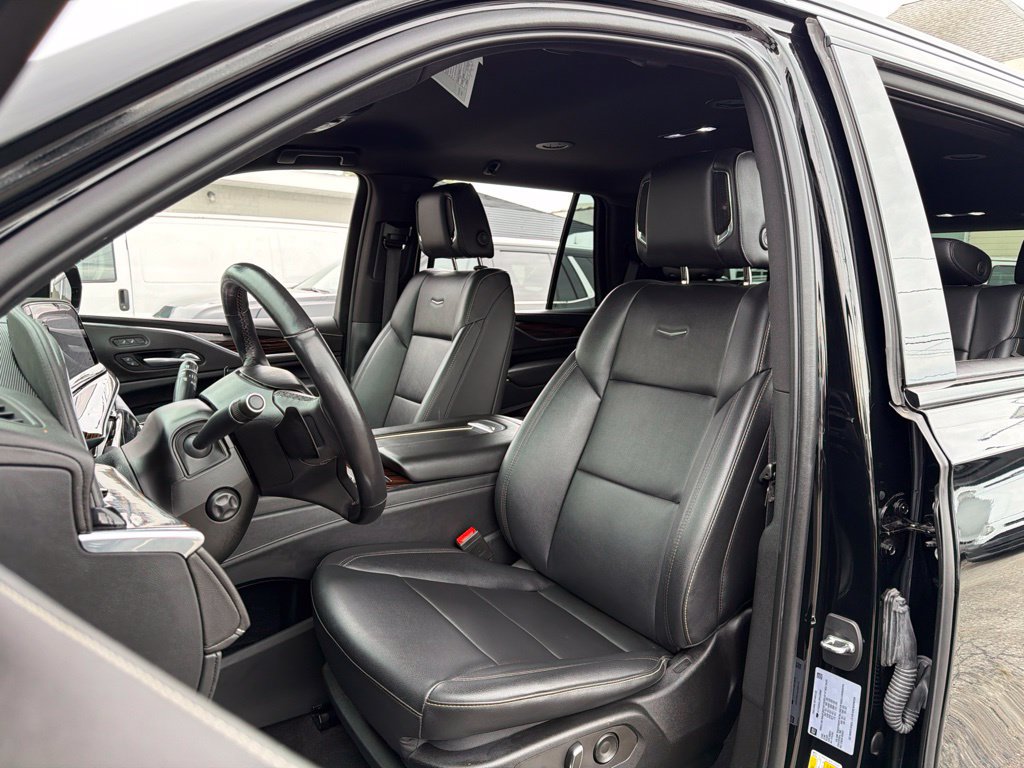 Used 2023 Cadillac Escalade Luxury AWD/4WD image 36