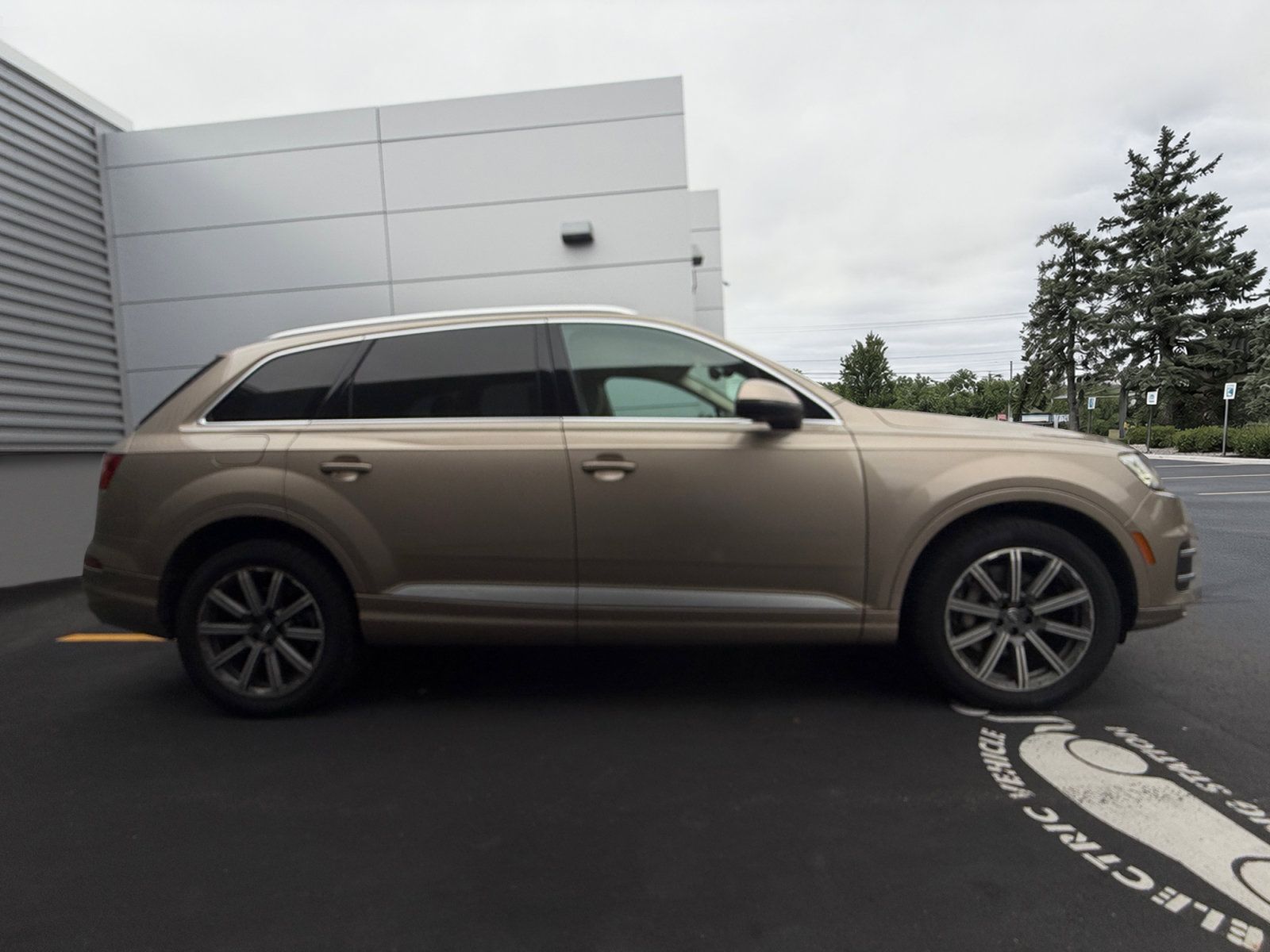 Used 2019 Audi Q7 3.0T Premium Plus w/ Premium Plus Package AWD/4WD image 9