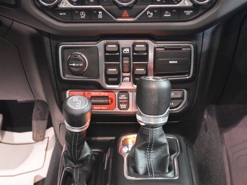 Used 2024 Jeep Wrangler Rubicon w/ Safety Group image 23