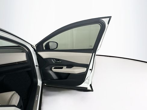 Used 2023 Nissan Ariya FWD image 34