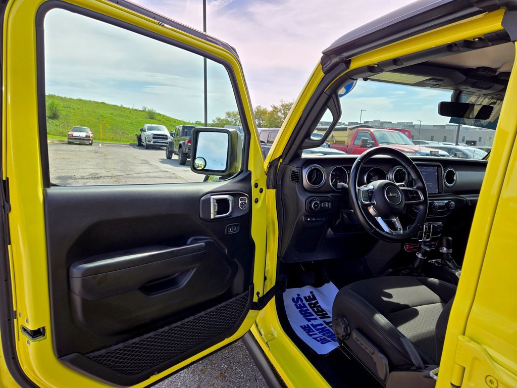 Used 2022 Jeep Wrangler Unlimited Rubicon 4xe AWD/4WD image 12