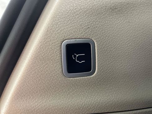 Used 2024 Chrysler Pacifica Touring-L FWD image 30