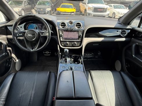 Used 2018 Bentley Bentayga Onyx Edition AWD/4WD image 23