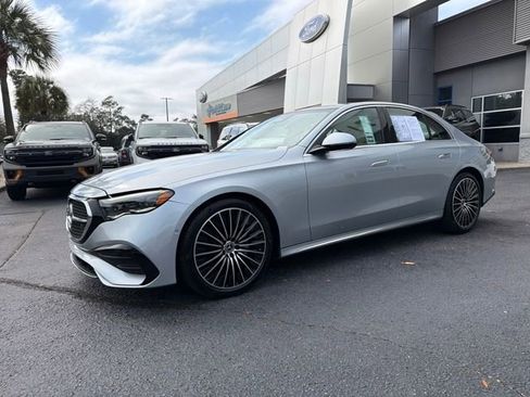 Used 2024 Mercedes-Benz E 350 4MATIC Sedan image 3