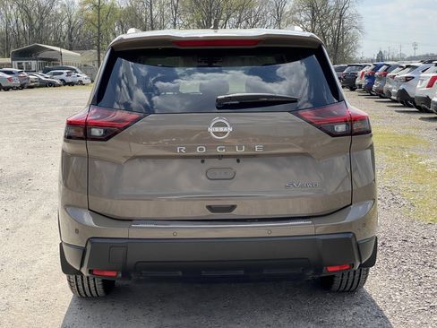Used 2024 Nissan Rogue SV w/ SV Premium Package image 6