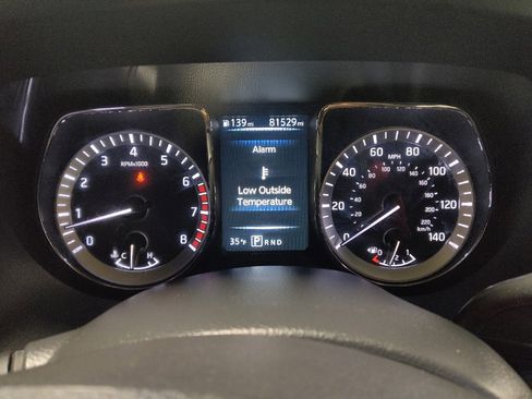 Used 2017 Nissan Titan SV image 23