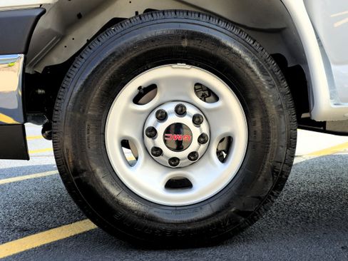 New 2025 GMC Savana 3500 Extended w/ Driver Convenience Package image 11