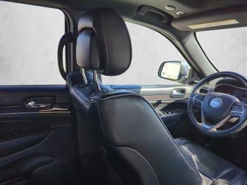 Used 2019 Jeep Grand Cherokee Overland image 17