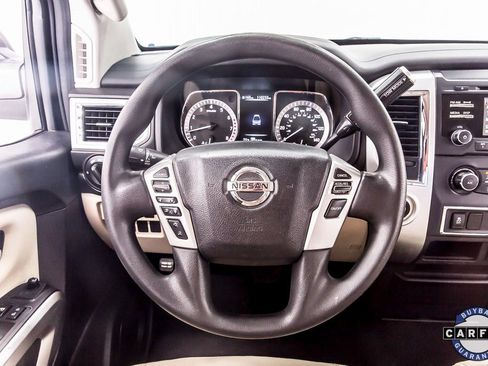 Used 2017 Nissan Titan SV image 21