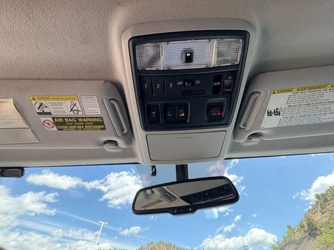 Used 2012 Toyota 4Runner Limited AWD/4WD image 19