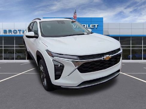 New 2025 Chevrolet Trax LT w/ Driver Confidence Package image 3