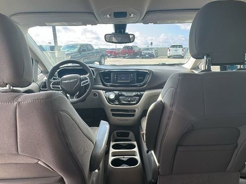 Used 2017 Chrysler Pacifica LX image 30