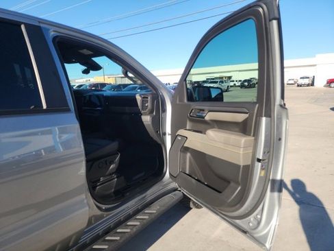 Used 2023 Chevrolet Silverado 1500 ZR2 w/ Technology Package image 32