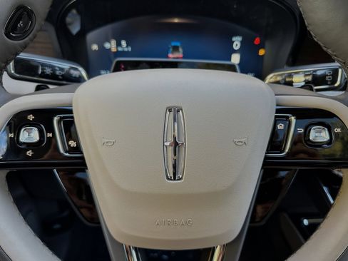 New 2024 Lincoln Corsair Reserve w/ Equipment Group 202A image 21