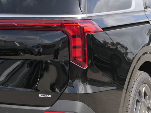 New 2026 Kia Carnival SX FWD image 4