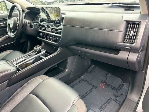 Used 2023 Nissan Pathfinder SL image 28