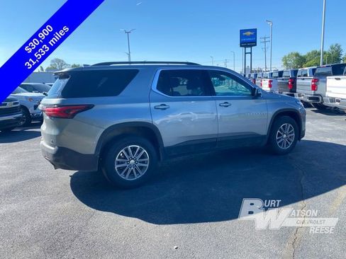 Used 2023 Chevrolet Traverse LT FWD image 7