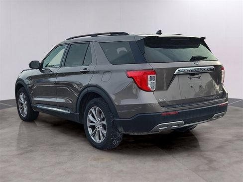 Used 2021 Ford Explorer XLT w/ Equipment Group 202A image 6