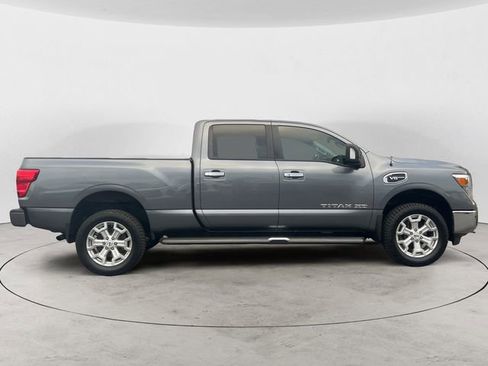 Used 2018 Nissan Titan SV w/ SV Convenience Package AWD/4WD image 6