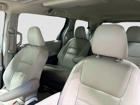 Used 2015 Toyota Sienna XLE Premium image 23