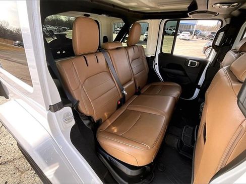 Used 2023 Jeep Wrangler Unlimited Sahara image 25