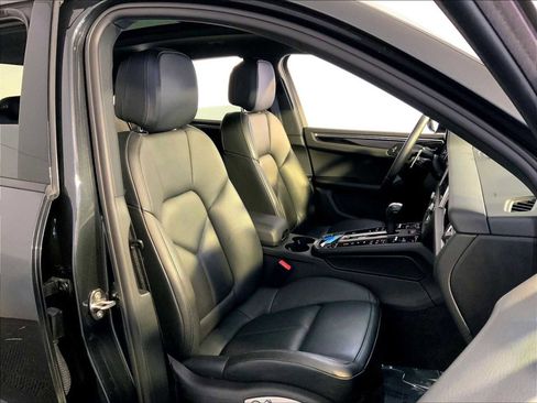 Certified 2024 Porsche Macan image 18