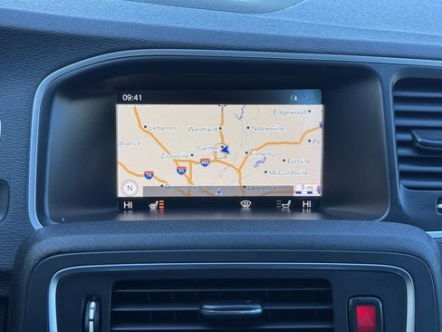 Used 2017 Volvo S60 T5 Inscription image 38