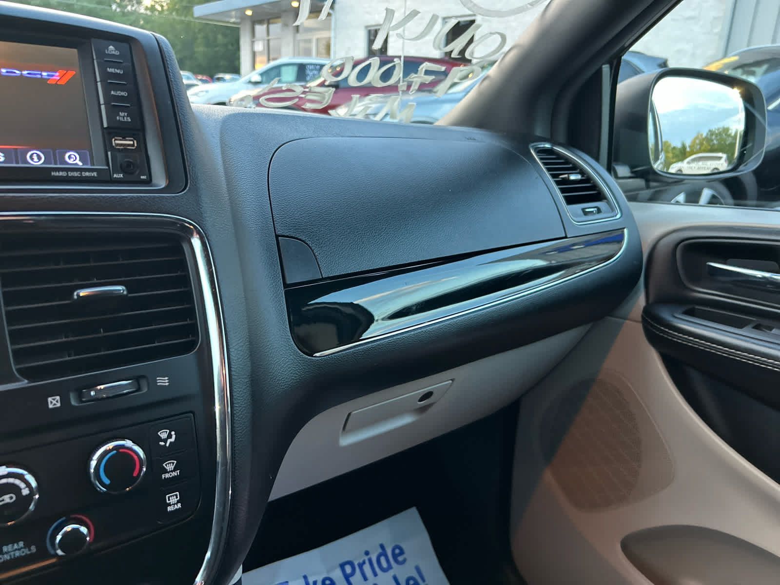 Used 2018 Dodge Grand Caravan SXT FWD image 20