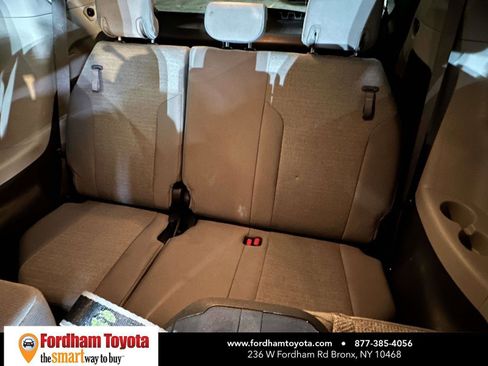 Used 2024 Toyota Sienna LE FWD image 17