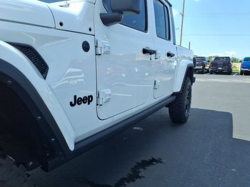 Used 2024 Jeep Gladiator Mojave AWD/4WD image 34