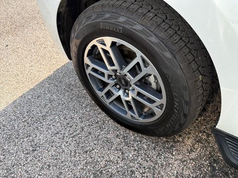 Used 2025 Ford Expedition Active AWD/4WD image 9