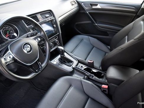 Used 2018 Volkswagen Golf SE image 8