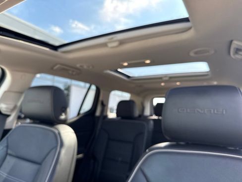 Used 2021 GMC Acadia Denali w/ Denali Ultimate Package AWD/4WD image 15