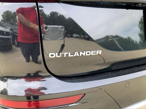 Used 2024 Mitsubishi Outlander SE FWD image 32
