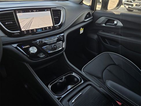 New 2026 Chrysler Pacifica Limited w/ S Appearance Package image 19
