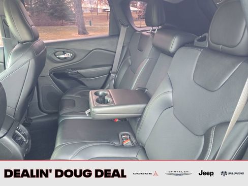 Used 2023 Jeep Cherokee Altitude Lux image 25