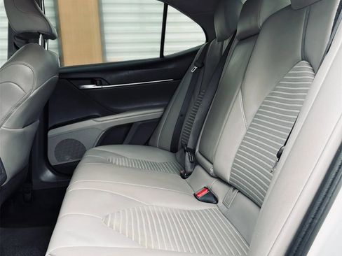 Used 2020 Toyota Camry SE FWD image 9