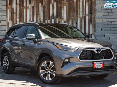 Used 2022 Toyota Highlander XLE AWD/4WD image 9