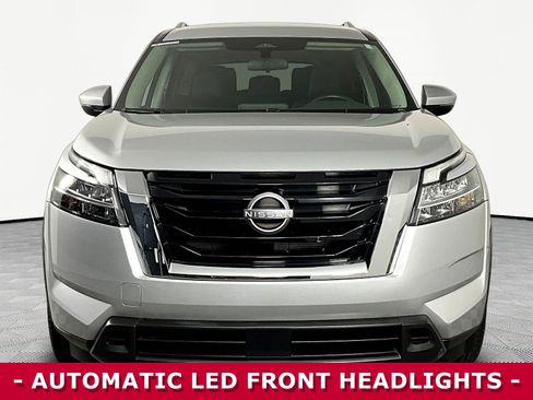 Used 2022 Nissan Pathfinder SV AWD/4WD image 2